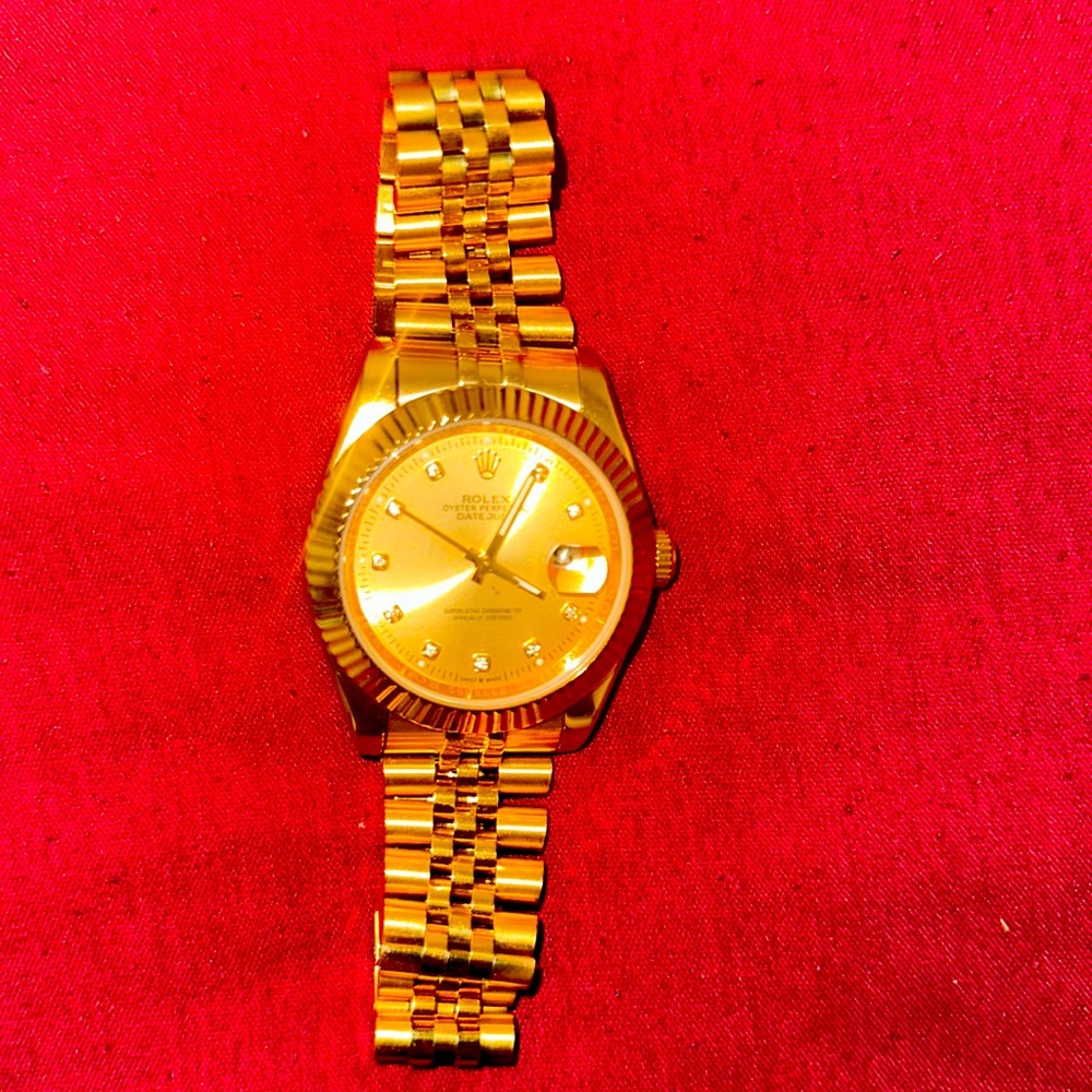 I am selling a Rolex Datejust 41mm